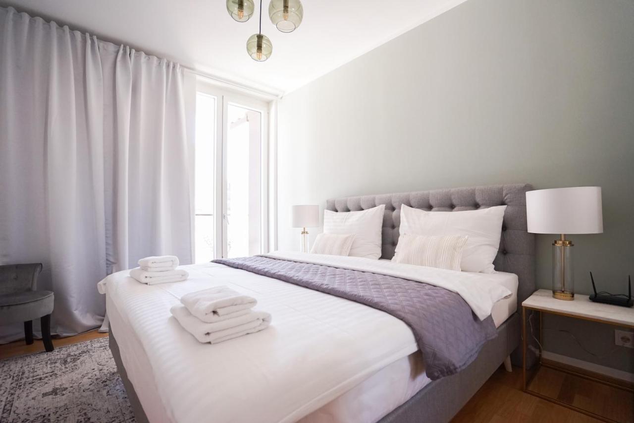 Exclusive 2-Bedroom Condo With Pool & Balcony Виена Екстериор снимка
