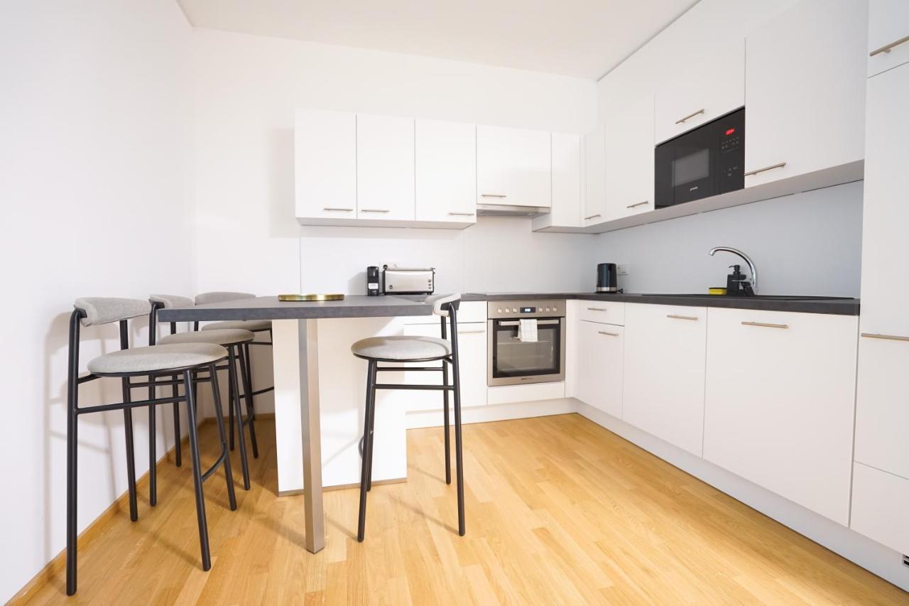 Exclusive 2-Bedroom Condo With Pool & Balcony Виена Екстериор снимка