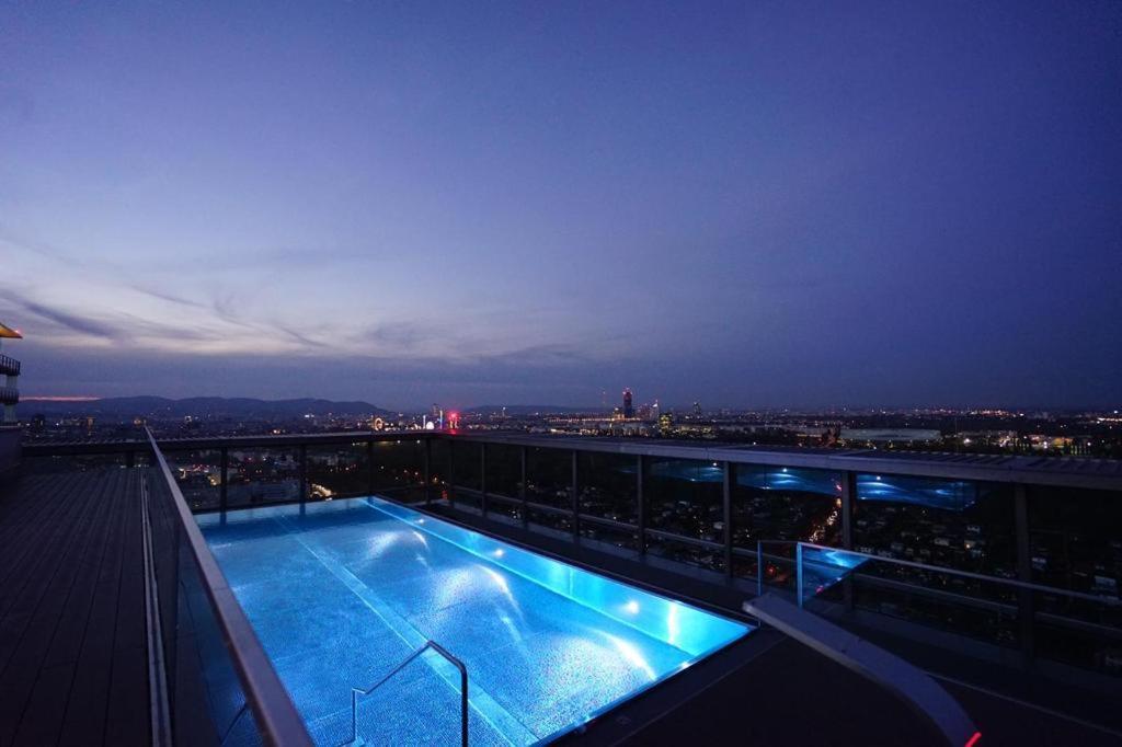 Exclusive 2-Bedroom Condo With Pool & Balcony Виена Екстериор снимка